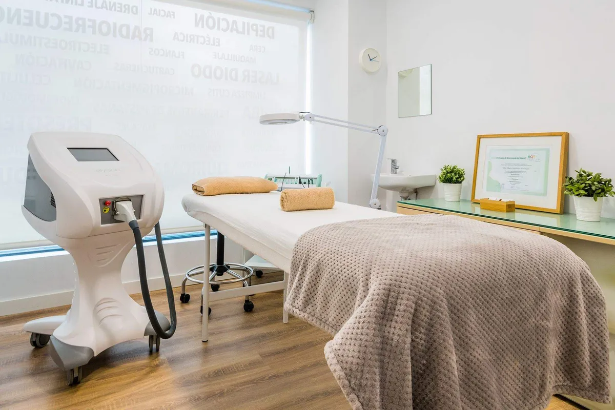 Tratamiento facial en cabina del centro